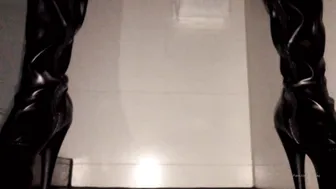 OnlyFans.com Evil Woman _19 10 03 7426383 Something new Champagne straight into your face 1918x1080