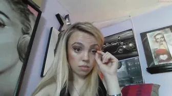 yourbabylynn23 chaturbate attractive slut caresses shaved cunt