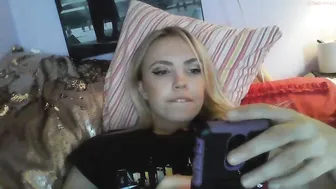 yourbabylynn23 chaturbate expressive swell performs crazy dance