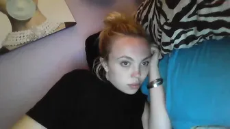 yourbabylynn23 chaturbate juicy babe fucks her shaved pussy