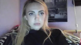 yourbabylynn23 chaturbate painted bitch gently pulls pussy