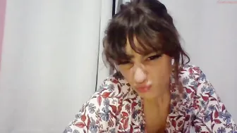 issyeden chaturbate cute little woman pulling nipples