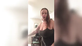 mrssiren 28 03 2018 2057446 Booty bouncing on my scooter