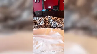 junifurmoon_Sleepy feet in the sheets._24253448