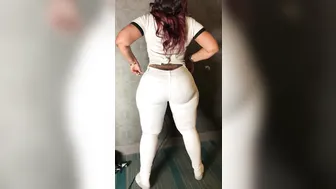 cherokeedass 16 04 2018 2185566 Request of a member Cherokee white pants slow motion