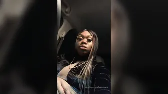 feedmeent_Twerking outside in the club in my car in the parking lot_16286191