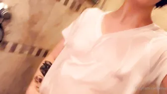 envyanne 2020 05 22 41697240 I_got_to_take_a_shower_in_my_friend_s_awesome_master_bedroom_shower