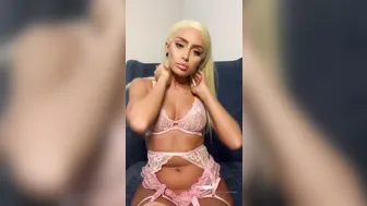 lissapolooza 10.01.2020 pussy rub under panties