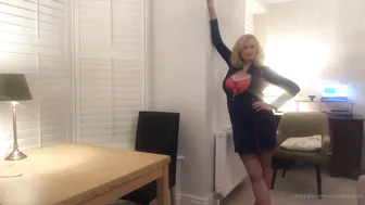 courtesananna 21.04.2020 a private dance just for you ... The blue front zip