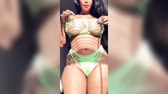 ms fernandes25 07.12.2019 Hey wanna play with me