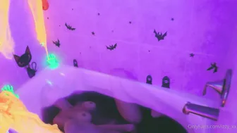 izzy xx 28.10.2020  0 bath time but spooky