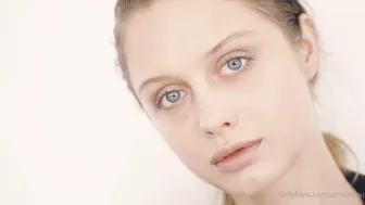 amelielou 27.08.2020  0 A sexy shoot in fishnet stockings and