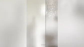 advaa 04.06.2020 Deciding what to wear on this beautiful day