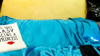 brunette_glam  chaturbate hairbrush show