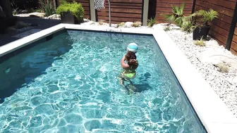 deauxma 1.40.7202 80.75.4143 Video Taking a dip in the pool. Also