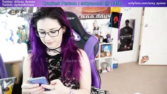 sexy_aymee gorgeous lady caresses shaved vagina