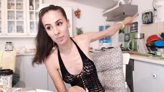 whats_her_name beautiful bitch enjoys cunnilingus