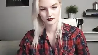 francescca20  Fast petting in paid chat