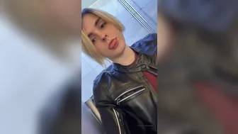 Ella Hollywood _OnlyfansOn my way to Prague to do some BIG shoots ) Im a lil excited!...(01.02.2020)