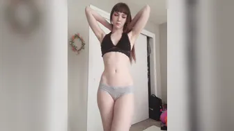 emiigotchi 2019 12 17 Watch me get dressed for the day