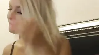 alywow  fingering pussy in doggy style