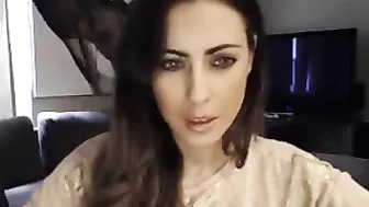 aapl  Showed her shaved pussy and ass