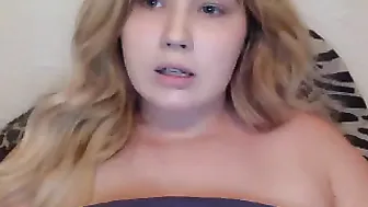 annabelle1213  masturbates herself in her room