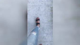 aaliyahhadid 02 08 2017 722704 Just my feet