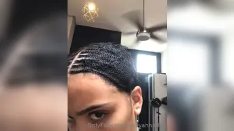 aaliyahhadid 01 09 2019 10331390 Net on to protect my h