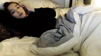 minimumeffort  shaking her ass in public chat