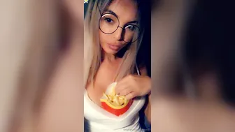Maya Di onlyfans 2019 09 02My style to eat fries