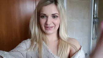 ManyVids.com  Bad Dolly Farting and Peeing