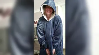 kcupqueen 16 12 2019 16497232 My friend gave me a blanket hood