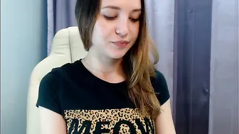 tightteen1999  fingering her pussy for lot tokens