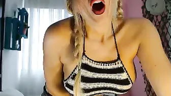 lizztayler91  Pushed back her panties and showed her ass