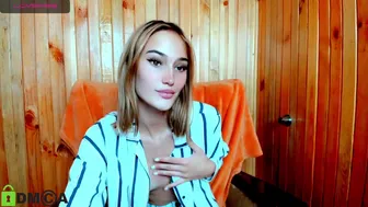 bettybabbyy naked & show pussy