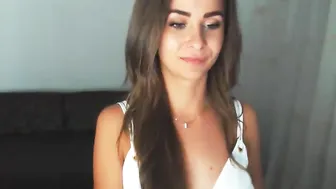 maryleecazzola  shaking her ass in public chat