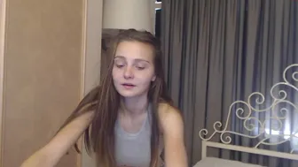 minny_mae amazing wench fucks herself with sex toys