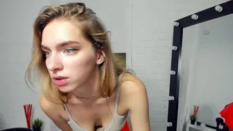 baby_girl_malina beautiful woman in black clearly jerks off her vagina