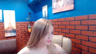 leiavelvet charming babe shows off beautiful sissy