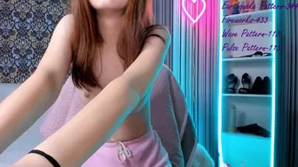 Kimi_Cake Attractive chick fucks juicy slits