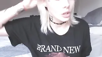 ashlie_lotus  Slaps on wet pussy