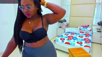 naomi_king_22092021_2102_female_chaturbate (1)