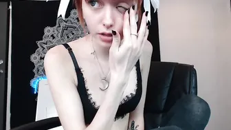 stormy  tries a sex machine