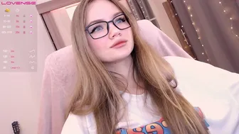 alien_woo_26092021_0103_female_chaturbate