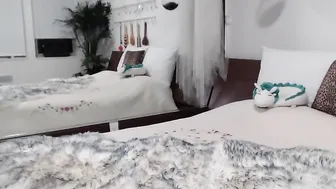 eevielain  chaturbate Penetrates in wholes