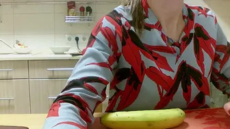 SpartakCHemp светит своими трусиками во фри чате