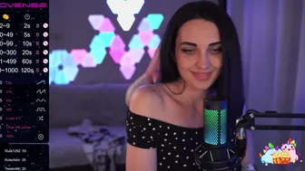 MalinaBo0m трогает задний проход