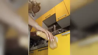 Angelochek042 дрочит и ловит нереальный оргазм