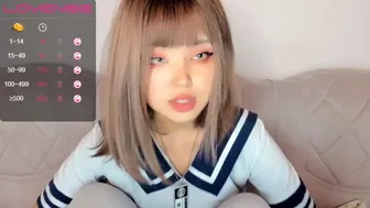 YummySoap ласкает свою дырочку